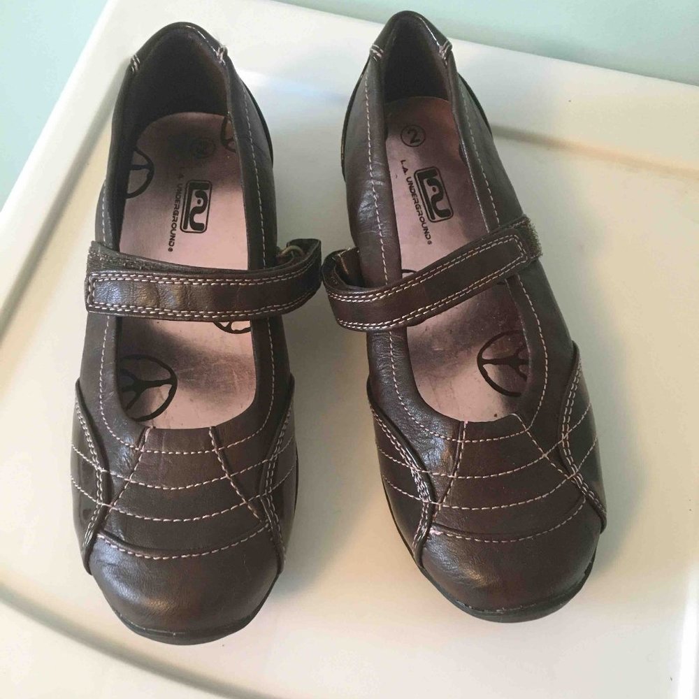 Girls brown mary jane shoes NEW 2